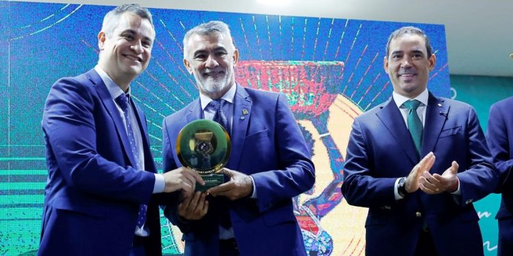 Presidente da Aleto, Amélio Cayres é homenageado durante abertura da programação do Dia da Defensoria Pública