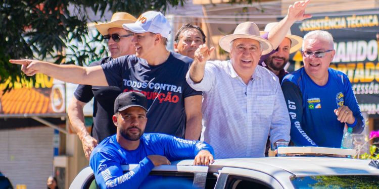 Ao lado de multidão, Laurez Moreira mostra força política durante abertura da 51ª Expo Gurupi