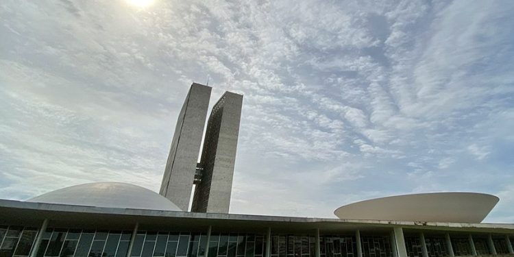 Com mais de 14 nomes cotados, pré-candidaturas ao Senado se multiplicam e transformam disputa em uma das mais abertas da história do Tocantins