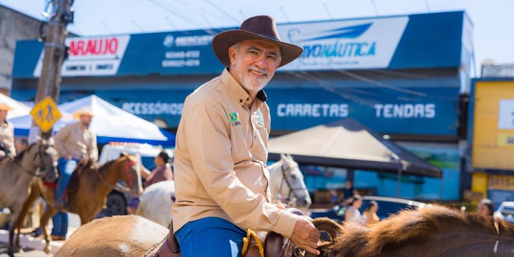Amélio Cayres exalta força da tradição sertaneja na 36ª Cavalgada de Araguaína