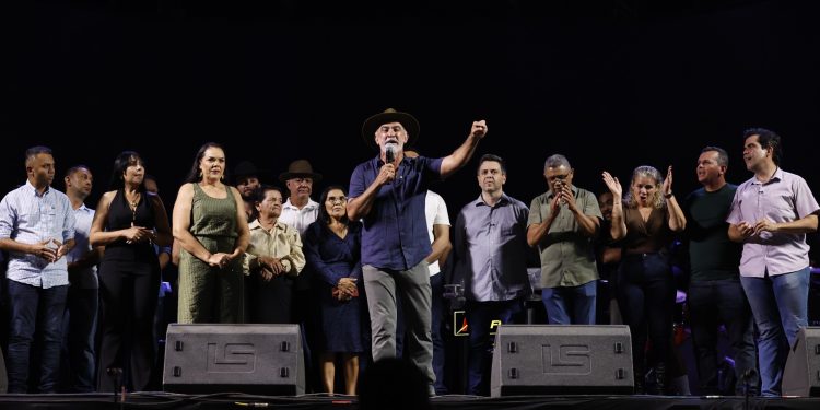 Nos 37 anos de Sampaio e Buriti do Tocantins, Amélio Cayres celebra conquistas e reforça apoio aos municípios