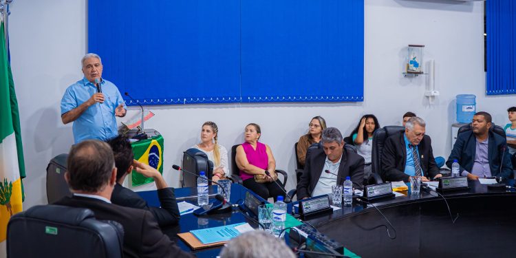 Laurez Moreira participa de sessão especial em Tocantinópolis e incentiva jovens a ocuparem espaços na política