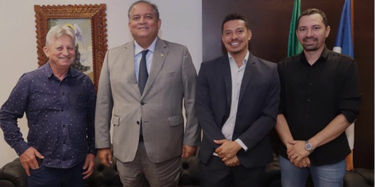 Tá na conta: articulação do prefeito Dione do Pastel e compromisso do senador Eduardo Gomes garantem R$ 300 mil para fortalecer a saúde de Combinado