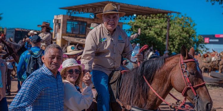 Laurez Moreira leva à Cavalgada de Araguaína mensagem de desenvolvimento e oportunidades para o Tocantins