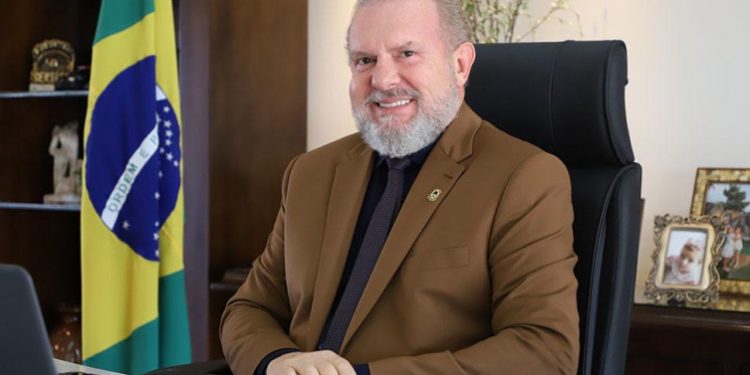 Mauro Carlesse recua da disputa ao Senado e anuncia pré-candidatura a deputado estadual nas eleições de 2026