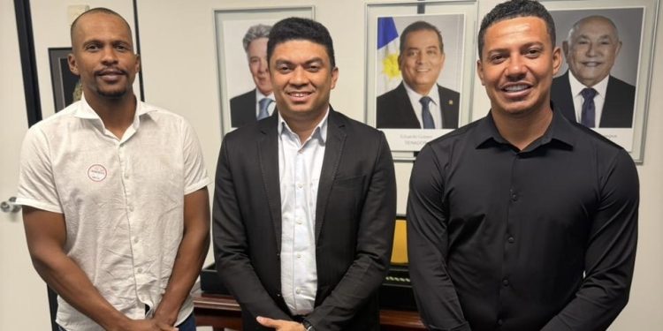 Ao lado do secretário Marcos Paulo, prefeito Dione do Pastel busca apoio de Eduardo Gomes para viabilizar Complexo Esportivo e fortalece parceria que já garantiu importantes recursos para Combinado