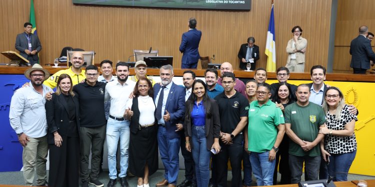 “Ninguém foi vencido, os ganhadores foram os servidores”, afirma Amélio após derrubada de veto sobre indenizações