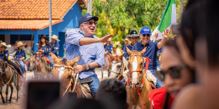 Laurez Moreira se une à comunidade de Filadélfia na celebração da fé e da cultura sertaneja