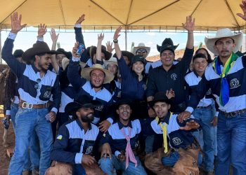 Kátia Chaves e Lucas Campelo participam da Cavalgada de Tocantinópolis e recebem carinho da população durante tradicional evento