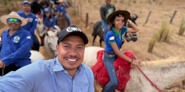 Prefeito Dione do Pastel participa da Cavalgada Ecológica da Cana Brava e reforça compromisso com a valorização da cultura e das comunidades rurais de Combinado