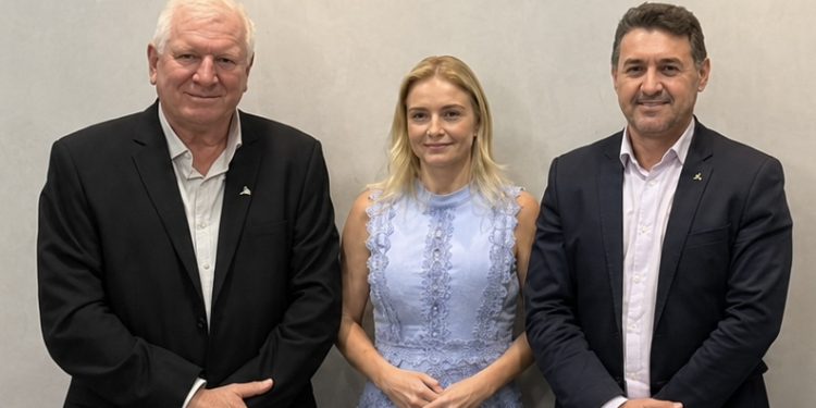 Eleições 2026: Caroline Barcellos manifesta apoio às pré-candidaturas de Maurício Buffon e Dari Fronza