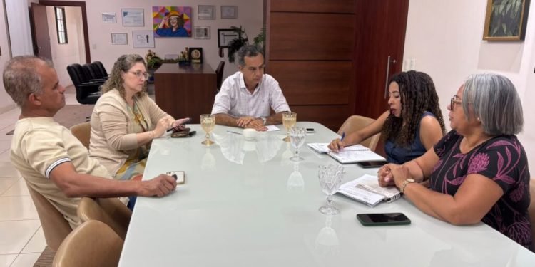 Prefeitura de Gurupi alinha melhorias para a Feira Coberta da Rua 7, Shopping Popular e Mercado Municipal com representantes dos comerciantes