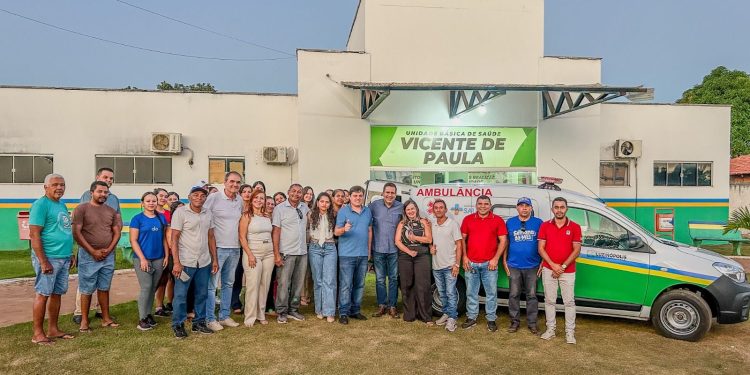 Marcus Marcelo entrega ambulância em Luzinópolis e soma 13 veículos para a saúde pública