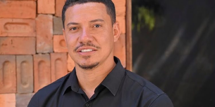 Com investimentos em infraestrutura, saúde e zona rural, prefeito Dione do Pastel acelera desenvolvimento de Combinado; parceria com Wanderlei Barbosa garante obra histórica na TO-110