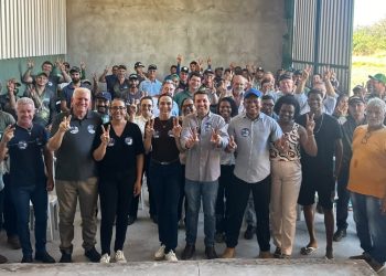 “Precisamos eleger pessoas que têm compromisso”, afirma produtor em reunião de Maurício Buffon e Dari Fronza em Monte do Carmo