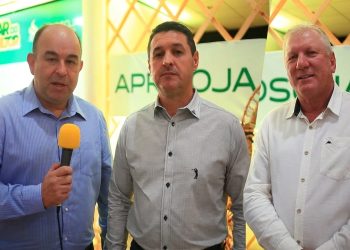 Após saída de campanha da majoritária, jornalista atua na coordenação da comunicação de dois postulantes à Câmara e Assembleia