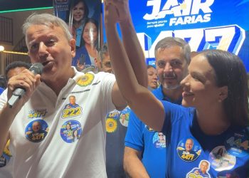 Durante evento em Palmas, Kátia Chaves recebe reconhecimento do prefeito Eduardo Siqueira Campos e tem trajetória destacada