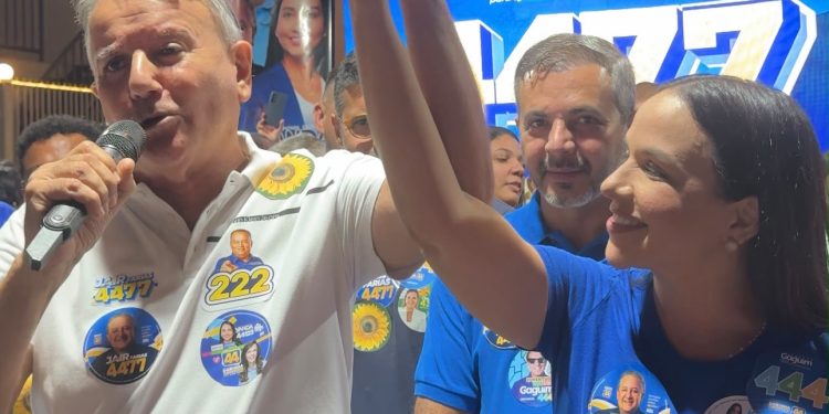 Durante evento em Palmas, Kátia Chaves recebe reconhecimento do prefeito Eduardo Siqueira Campos e tem trajetória destacada