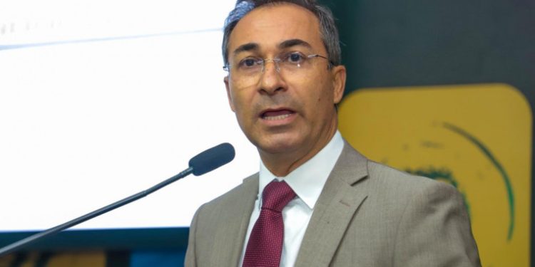 Após questionamento do MPTO, Wagner Rodrigues suspende pagamento de  auxílio-transporte a secretários
