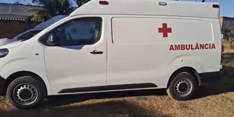 Dione do Pastel entrega nova ambulância 0 km e reforça investimentos na saúde de Combinado