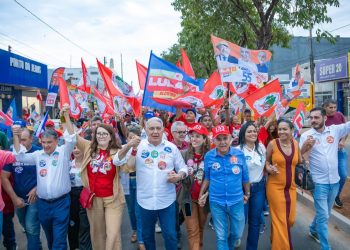 Com apoio de Lula, Laurez e Paulo Mourão realizam caminhada ao lado de ministros