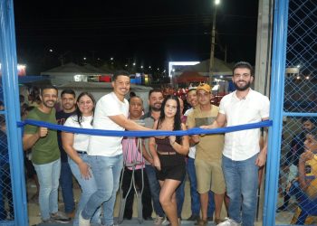 Investimento no esporte: prefeito Dione do Pastel e deputado Léo Barbosa inauguram Campo de Society em Combinado e fortalecem a estrutura esportiva do município