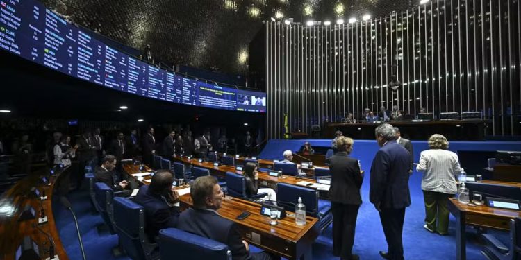 PEC do fim da escala 6×1 volta à pauta do Senado nesta terça-feira