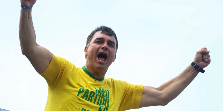 Flávio Bolsonaro tem visita a Palmas confirmada para 20 de outubro em ato de apoio a Dorinha