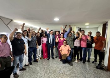 Marcus Marcelo homenageia professores, destaca PCCR e assegura que seguirá como voz ativa na defesa da categoria