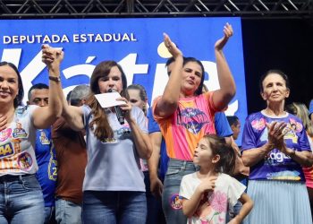 Kátia Chaves reúne multidão na região Norte de Palmas e fecha campanha ao lado de Dorinha, Karynne Sotero e importantes lideranças estaduais