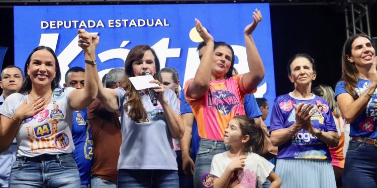 Kátia Chaves reúne multidão na região Norte de Palmas e fecha campanha ao lado de Dorinha, Karynne Sotero e importantes lideranças estaduais